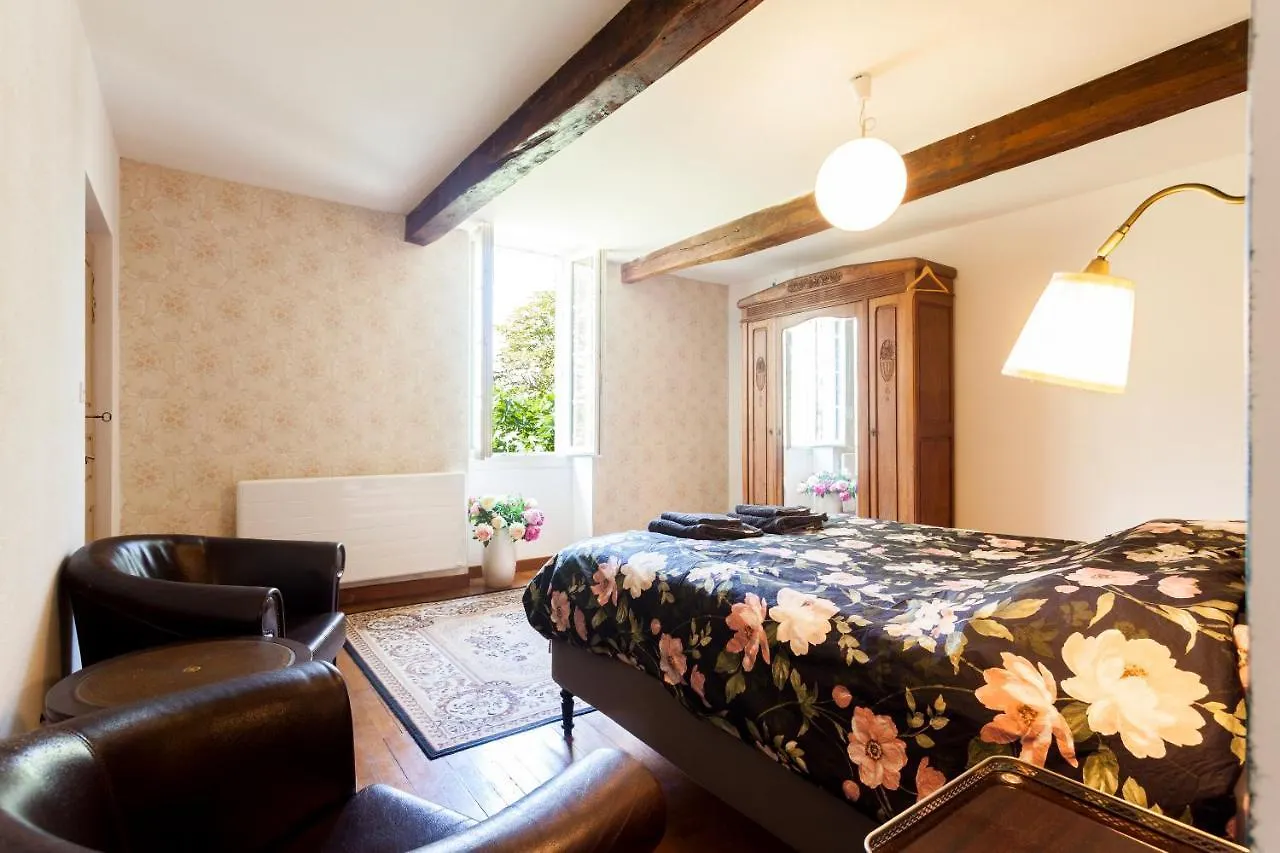 B&B Aux Petits Lardons Trie-sur-Baise 0*,
